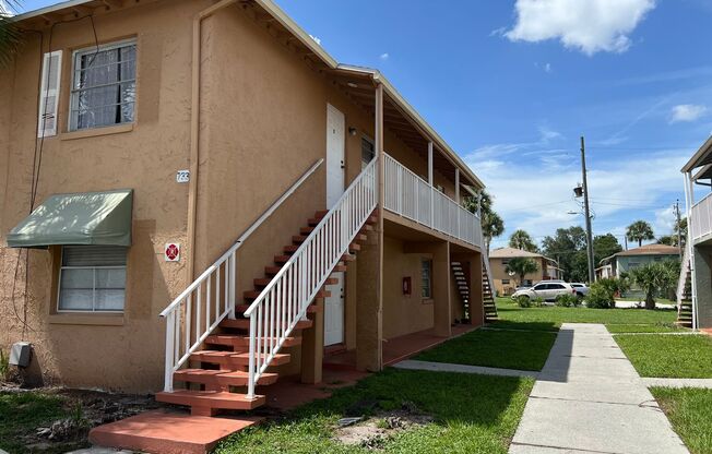 Beautiiful Palm Gardens  2 bedroom, 1 bath Condo in St Cloud