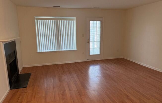 Charming 1 Bed 1 Bath Condo In Convenient Heatherlea