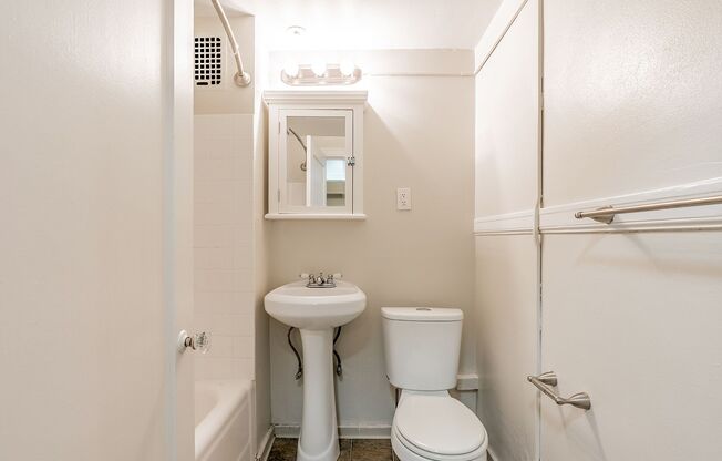 Studio, 1 bath, $1,215