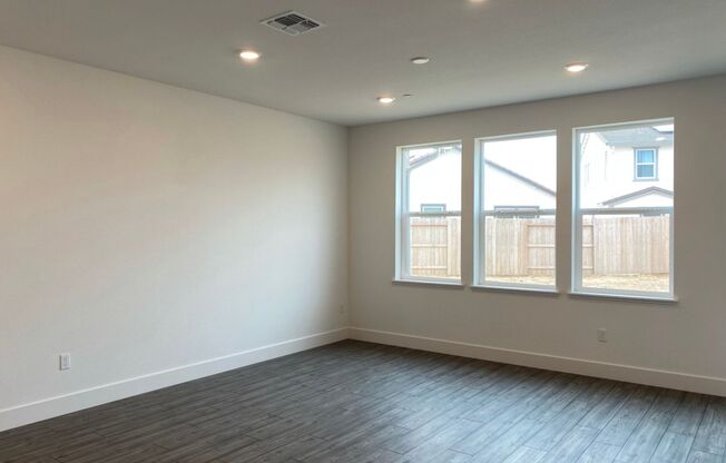 Gorgeous New Build with Solar Located in Elk Grove!