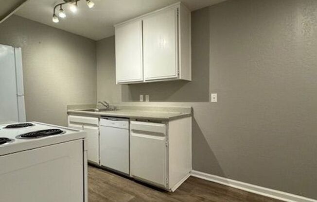 1 bed, 1 bath, 735 sqft, $1,995