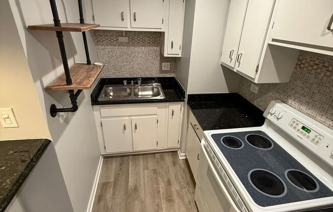 Studio, 1 bath, 600 sqft, $1,400, Unit 204