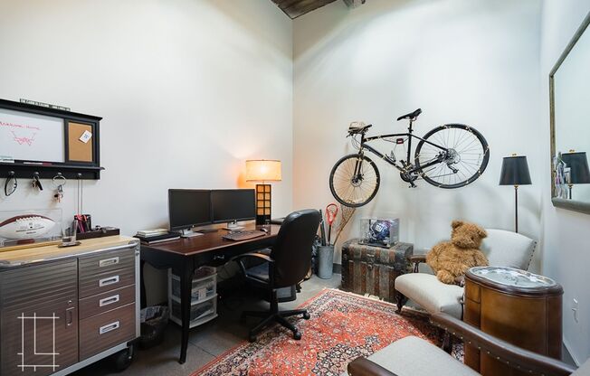 2 beds, 2 baths, $2,350, Unit 727 N. 4th St. Apt. 211