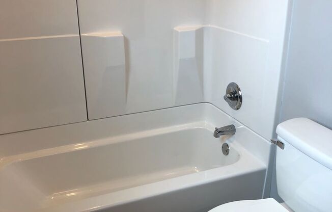 1 bed, 1 bath, 670 sqft, $972, Unit 125