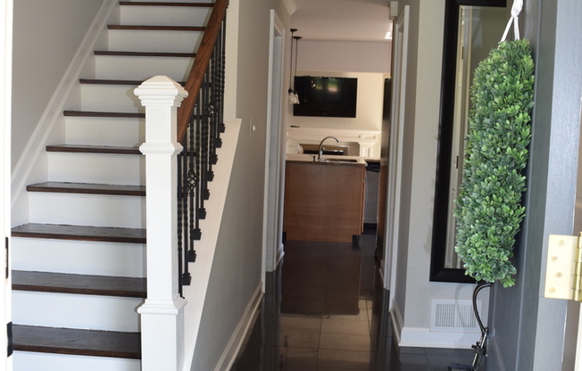 BEAUTIFULLY RENOVATED AND SPACIOUS COLONIAL IN PLYMOUTH!!!