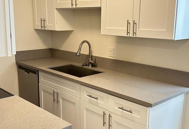 1 bed, 1 bath, 595 sqft, $2,225, Unit 12