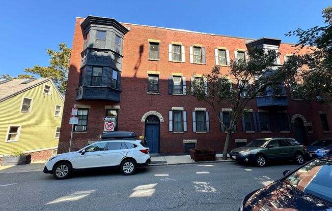 3 Bartlett St