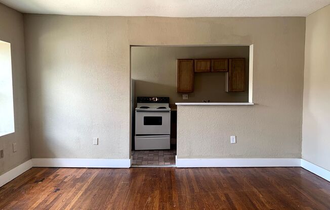 Studio, 1 bath, 450 sqft, $650, Unit 104