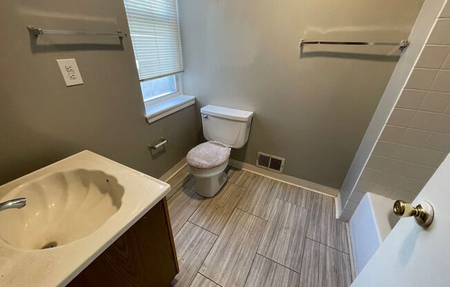 Freshly Renovated 2 Bedroom 1 Bath a block from Cooper Hospital in Lanning Square