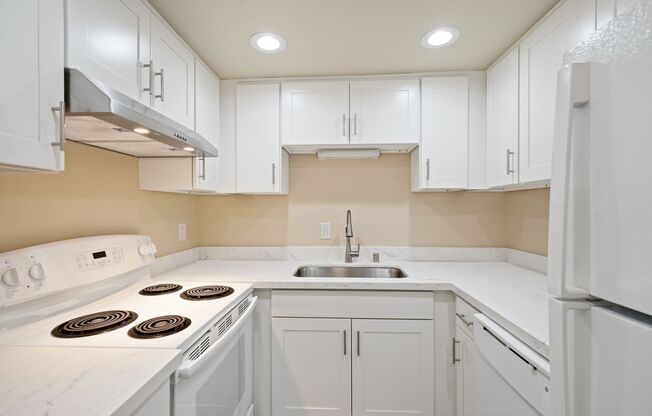 2 beds, 1 bath, 765 sqft, $2,395, Unit 301