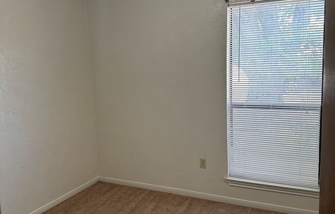 2 beds, 1 bath, $950