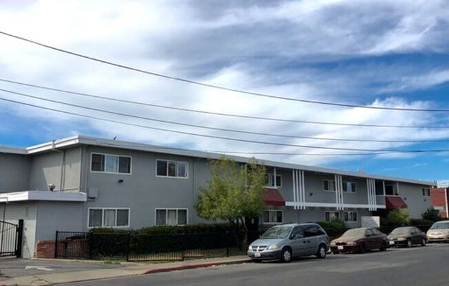 1 bed, 1 bath, $1,700, Unit T07