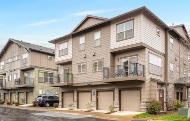 Perfect Location! 2 Bedroom, 2.5 Bathroom! Minutes to Quatama Max Station, Intel & Orenco Shopping!