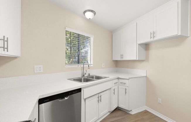 3 beds, 1.5 baths, 1,000 sqft, $2,550, Unit 4133-A