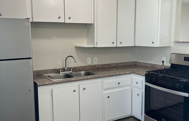 2 beds, 1 bath, 715 sqft, $1,945, Unit 03