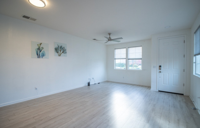 Amazing Natomas 3/2.5 - Waiting For You! Please reference entire ad for viewings!