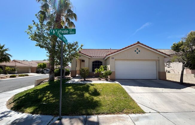 Cozy 3Bed/2Bath/2Car Residence located in beautiful Summerlin!
