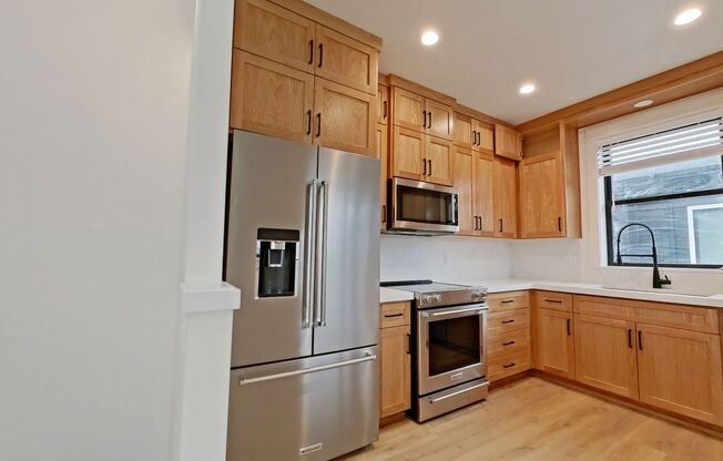 6++ Bedroom Luxury Campus Living at Its Finest!