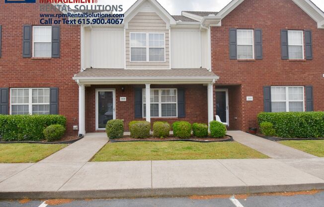 Wonderful 2BR/2.5BA Smyrna townhome less than 1 mile to I-24!