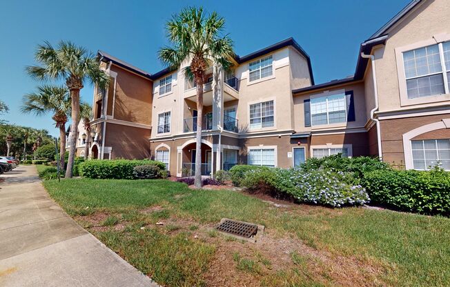 Welcome home to this 2-bedroom, 2-bathroom condo located at The Reserve at James Island