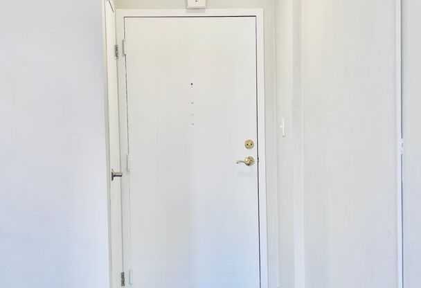 Studio, 1 bath, 320 sqft, $800, Unit # 607