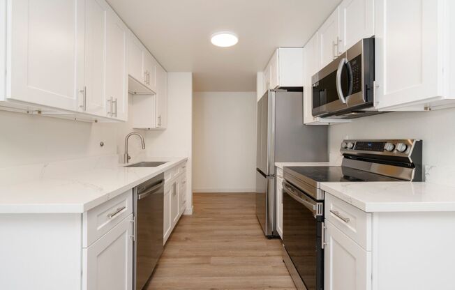 2 beds, 2 baths, 1,000 sqft, $2,695, Unit 2727 - 101