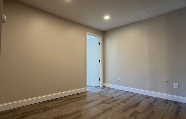 2 beds, 1 bath, 800 sqft, $1,925, Unit 134-19