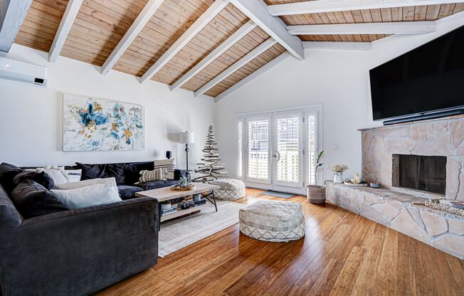 REMODELED, BRIGHT & AIRY HOME ON ONE OF THE MOST SECLUDED BLOCKS IN THE REDONDO HILLS W/ AMAZING GREAT ROOM LIVING SPACE, 2 BALCONIES & FENCED YARD ON THE RB/MB BORDER NEXT TO SCHOOLS, PARKS & 5 MINS TO BEACH!