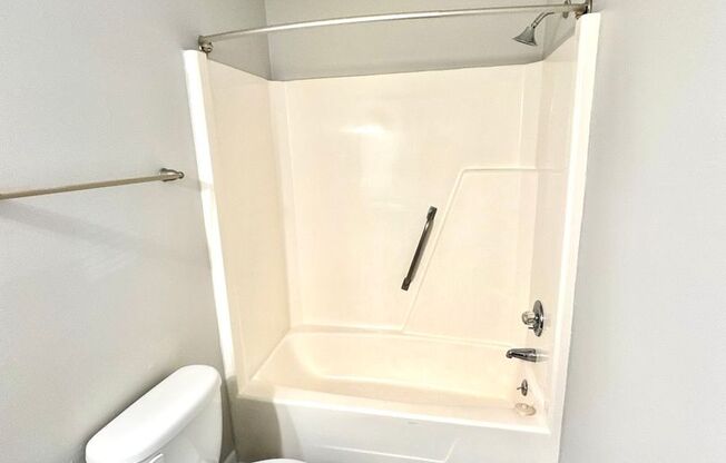 2 beds, 1.5 baths, 1,100 sqft, $1,099, Unit 722-A