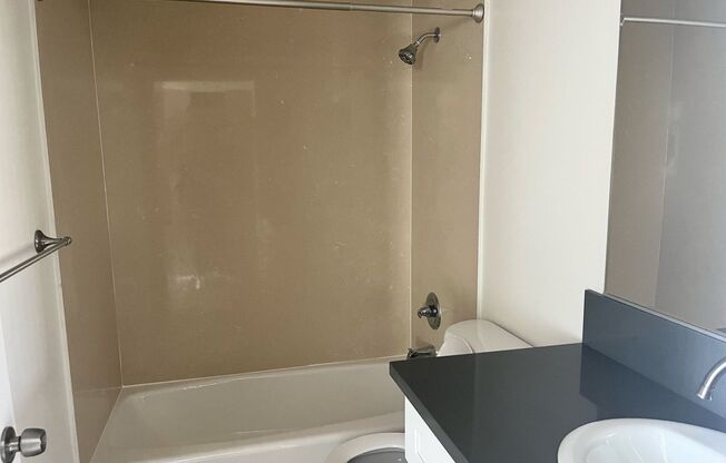 Studio, 1 bath, 390 sqft, $1,600, Unit 103