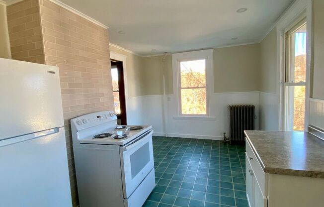 3 beds, 1 bath, 1,000 sqft, $2,000, Unit Prospect St