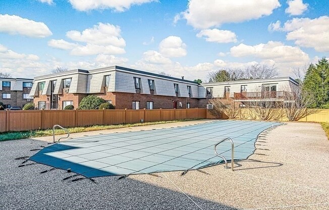 3 HALLMARK GDNS