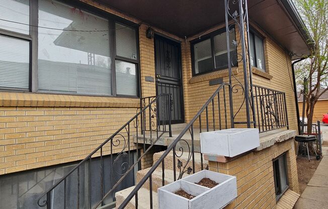 1134-1138 N Akron St