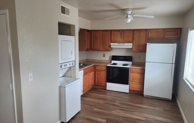 2 beds, 1 bath, $1,295, Unit 2318 - 201