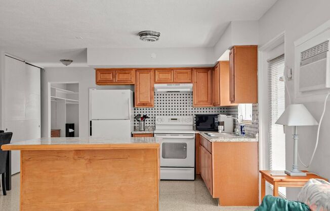 1 bed, 1 bath, 798 sqft, $1,795, Unit 165