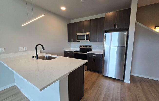 1 bed, 1 bath, 756 sqft, $1,820, Unit 8421-421
