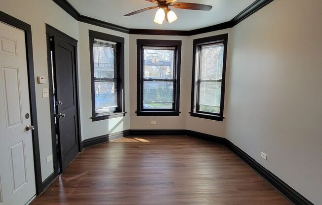 2 beds, 1 bath, $1,600, Unit 1F