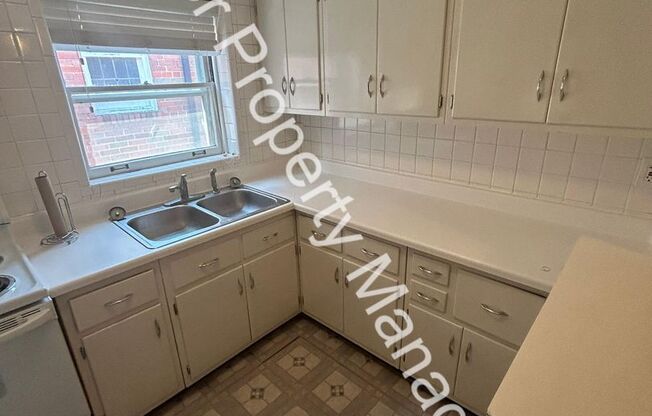 1 bed, 1 bath, 919 sqft, $1,175, Unit 6449 Nottingham Avenue Apt. 2W (Maint. Only)