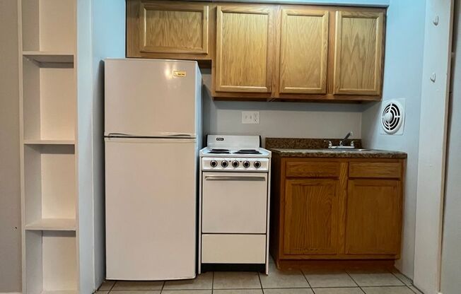 1 bed, 1 bath, $825, Unit 3