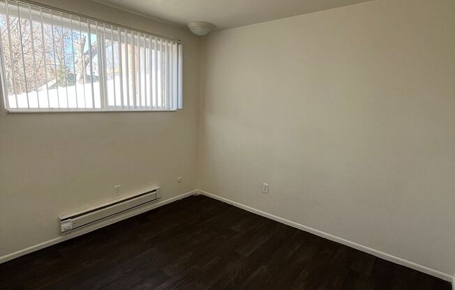 2 beds, 1 bath, 700 sqft, $1,175, Unit 08B