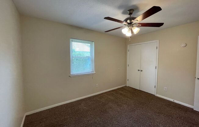 3 beds, 2 baths, $1,300