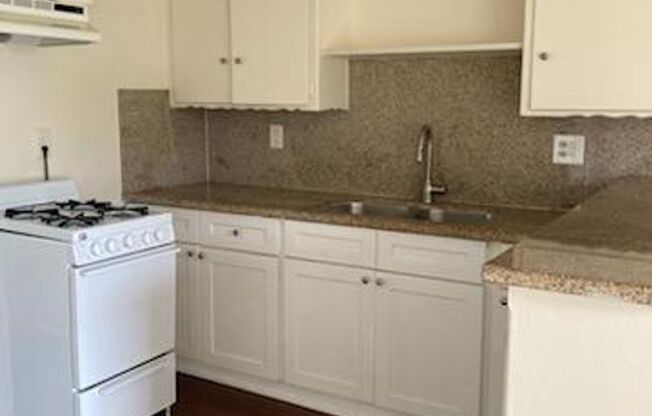 1 bed, 1 bath, 550 sqft, $1,725, Unit 16F