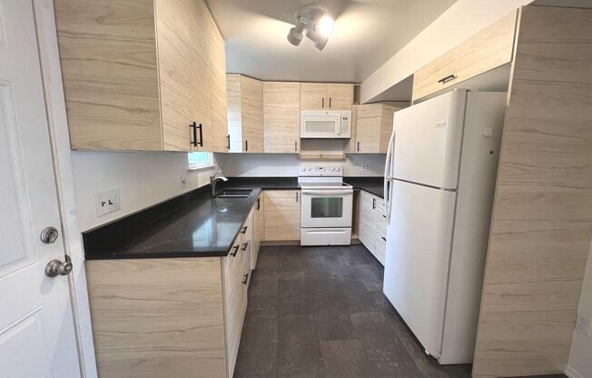 Beautiful 2bd 1.5bth townhome in Elvaton Towne Condo Community