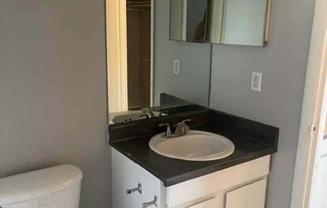 2 beds, 1.5 baths, 1,140 sqft, $1,100, Unit 607