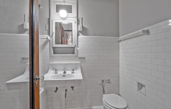 2 beds, 1 bath, 775 sqft, $1,199, Unit 201
