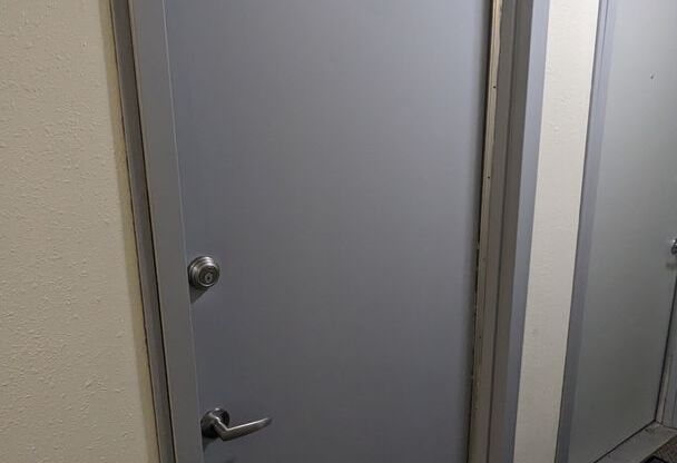Studio, 1 bath, 350 sqft, $895, Unit 204