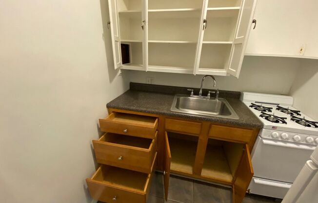 Studio, 1 bath, 400 sqft, $795, Unit 321