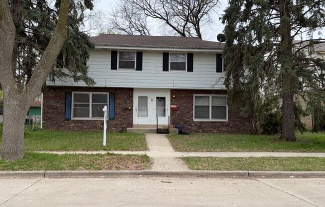 7111-13 W Brentwood Ave