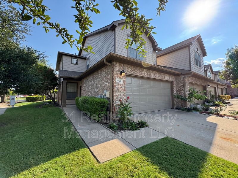 900 ENGLEWOOD LN
