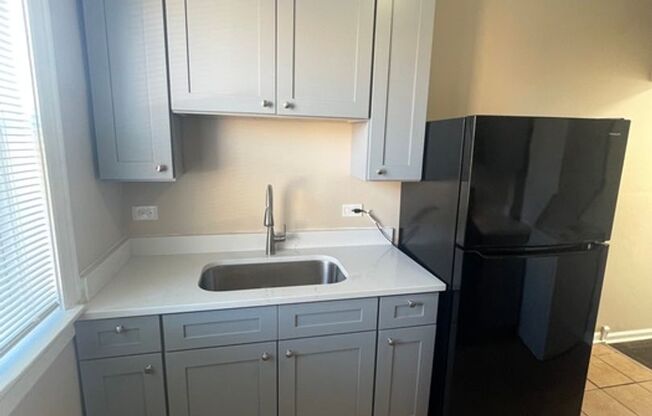 2 beds, 1 bath, $1,350, Unit 2648 # 5